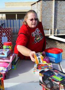 Glenda Norton sorts toys to be given to children throughout Desert Hills. Jillian Danielson/RiverScene 