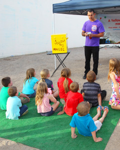 Vince Aiello of A Yellow Box of Magic performs for the kids at SmallCakes birthday party. Jillian Danielson/RiverScene 