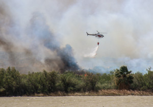A helicopter drops fire suppression on the Topock/Pirate Fire Wednesday morning. Rick Powell/RiverScene 
