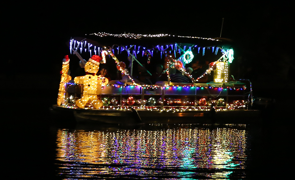 boat parade of lights 2018