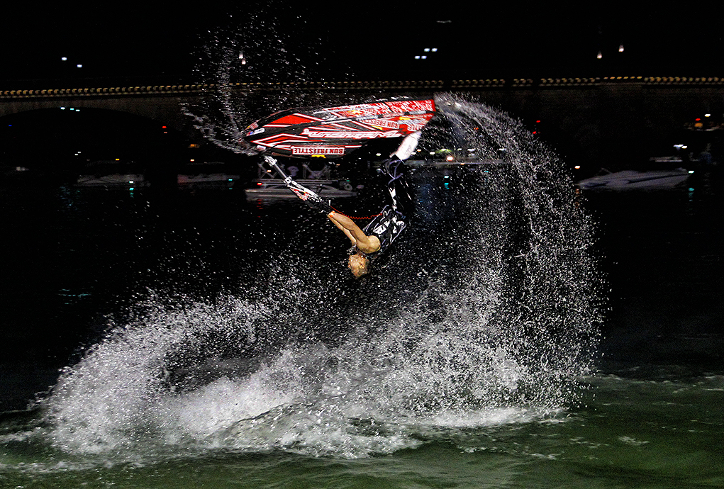 IJSBA Freestyle Show Under London Bridge