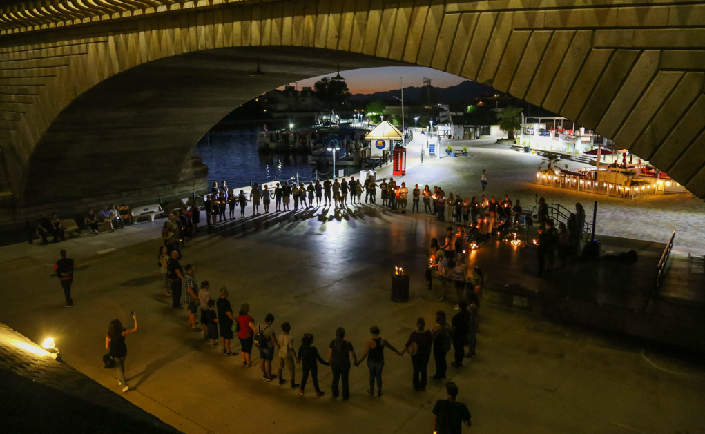 Lake Havasu Shows Support For Las Vegas