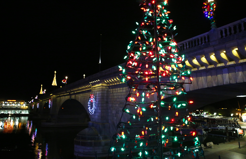 Holiday Lights English Village London Bridge 