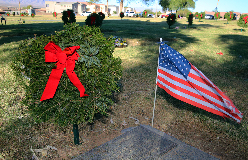 London Bridge Resort Lays Wreaths For Holidays