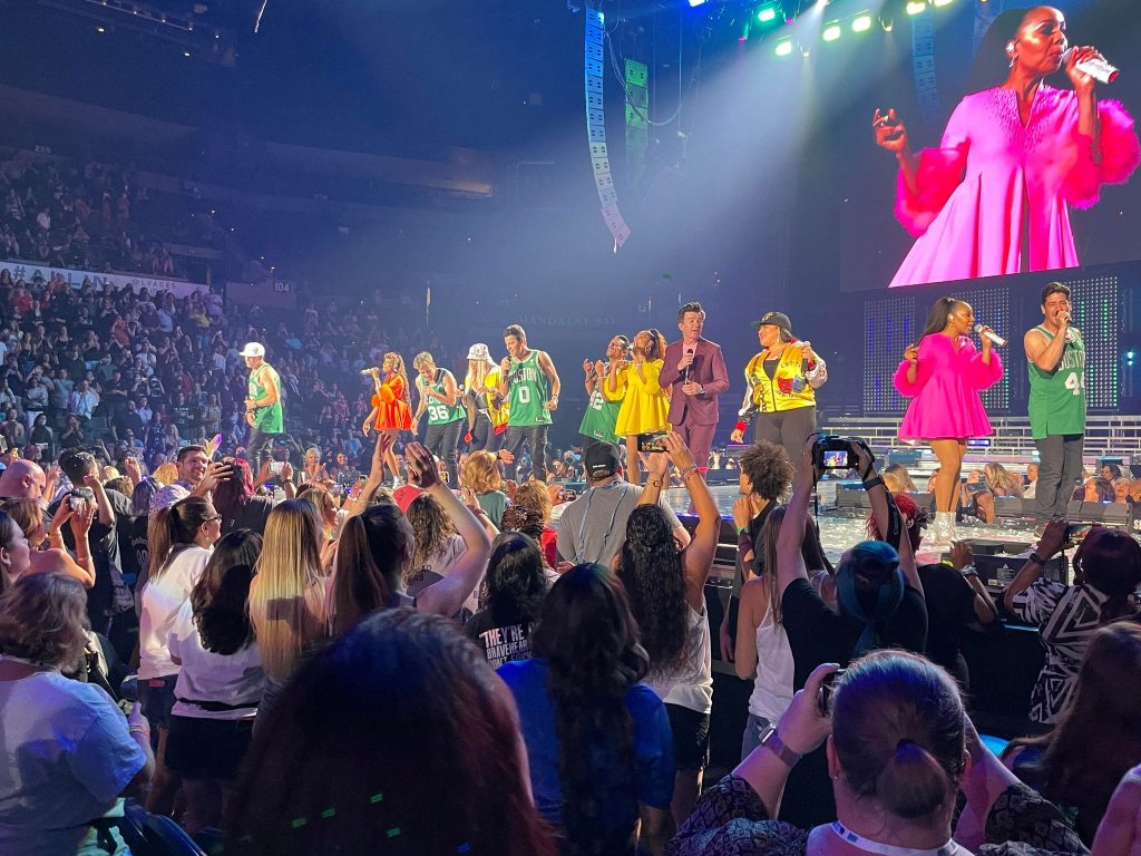Fans Flash Back to Teenage Roots