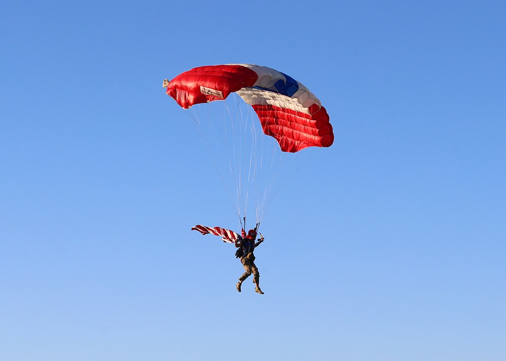 Skydive Havasu Parachutists Wow Crowds With Patriotic Show