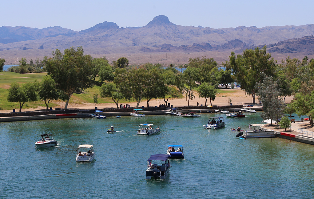 4th of july Lake Havasu City London Bridge Bridgewater Channel Arizona RiverScene Magazine Jillian Danielson Photography events news 