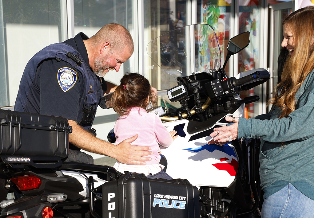 Shop with a Cop Lake Havasu City RiverScene Magazine 